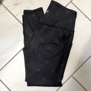 BNWOT Lulu Size 8 Align High Rise w/ Pockets 25”. Yogo Emboss Black.